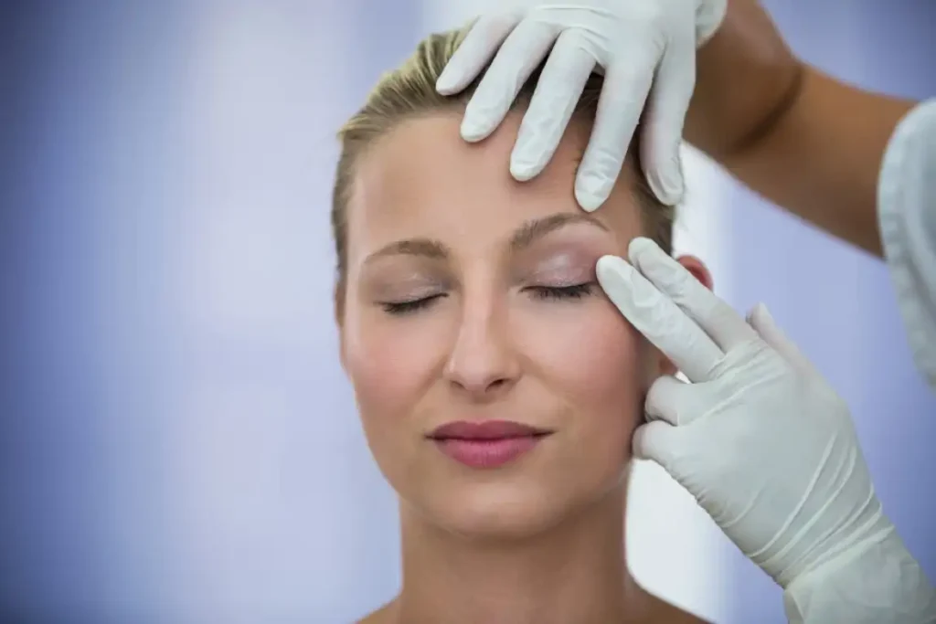 Levantamiento de cejas
